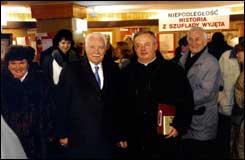 Prezydent Ryszard Kaczorowski i ks. Andrzej Perdzyński